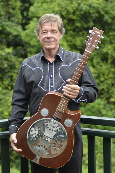 The writer, Barry Ferrier (aka Dr. Baz) - plays Johnny Cash